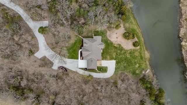 9885 Edgerton Road, De Soto, KS 66018