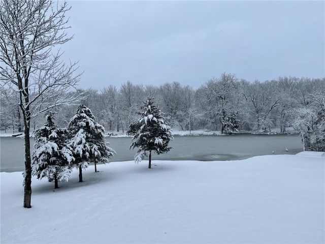 9885 Edgerton Road, De Soto, KS 66018