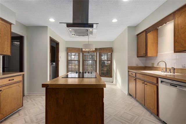 3401 E 105th Terrace, Kansas City, MO 64137