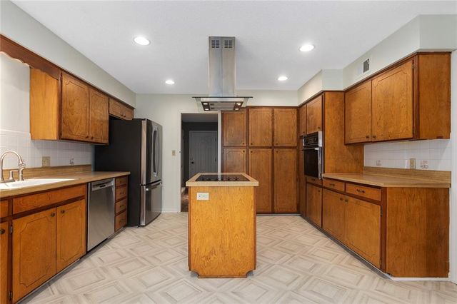 3401 E 105th Terrace, Kansas City, MO 64137