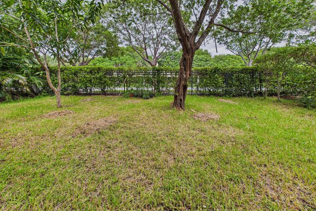 657 PERDIDO HEIGHTS Drive, Lake Belvedere Estates, West Palm Beach, FL 33413