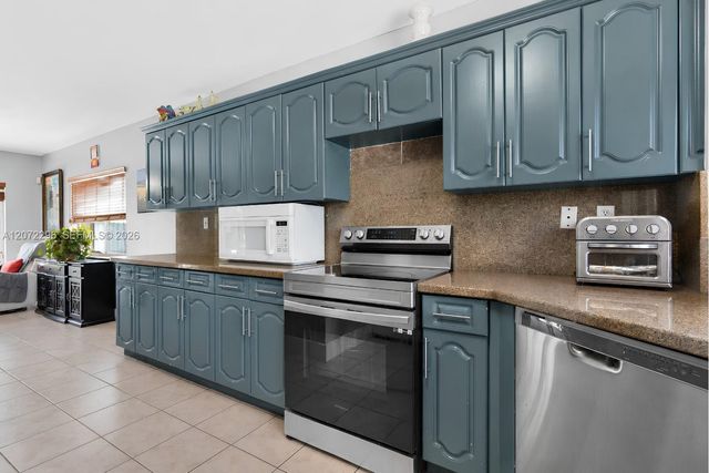 16711 SW 140th Avenue, Miami, FL 33177