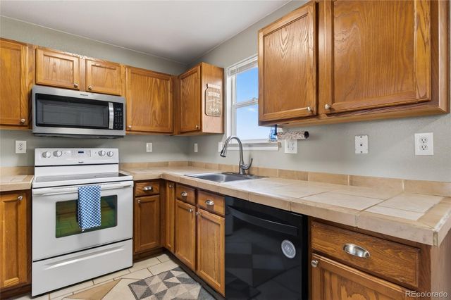 2830 Renshaw Street, Strasburg, CO 80136