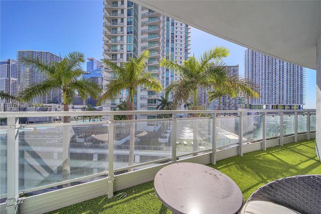 90 SW 3rd St 1213, Miami, FL 33130