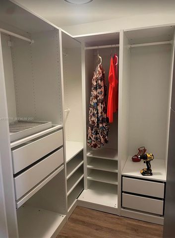 90 SW 3rd St 1213, Miami, FL 33130