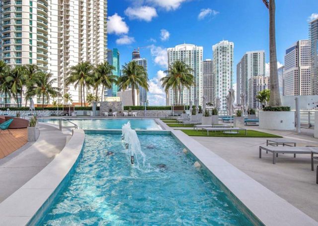 90 SW 3rd St 1213, Miami, FL 33130