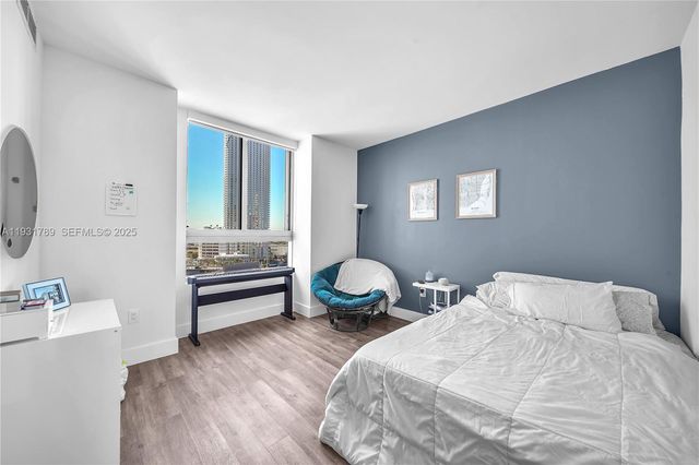 90 SW 3rd St 1213, Miami, FL 33130