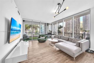 90 SW 3rd St 1213, Miami, FL 33130