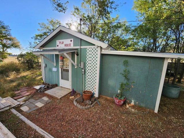 108 E 9th Street, Channing, TX 79022