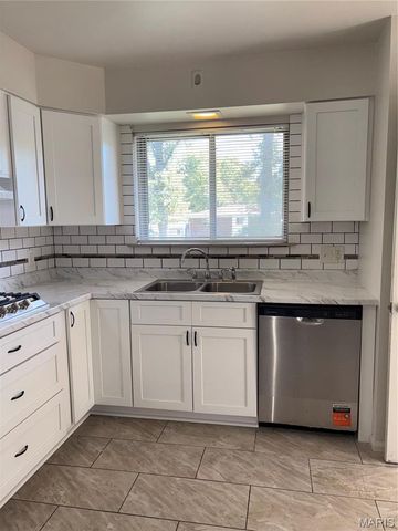 5 Hammes Drive, Florissant, MO 63031