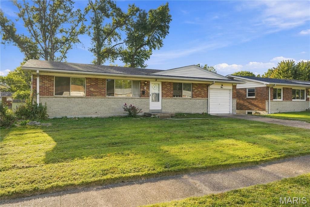 5 Hammes Drive, Florissant, MO 63031