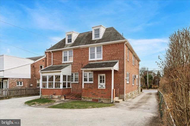 1525 W WYNNEWOOD, Ardmore, PA 19003