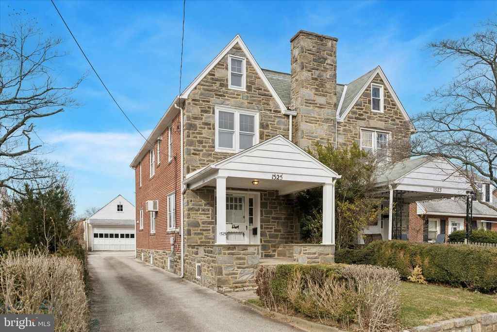 1525 W WYNNEWOOD, Ardmore, PA 19003