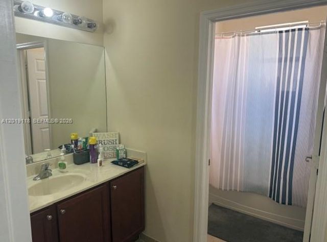 16564 SW 43rd St, Unincorporated Dade County, FL 33185
