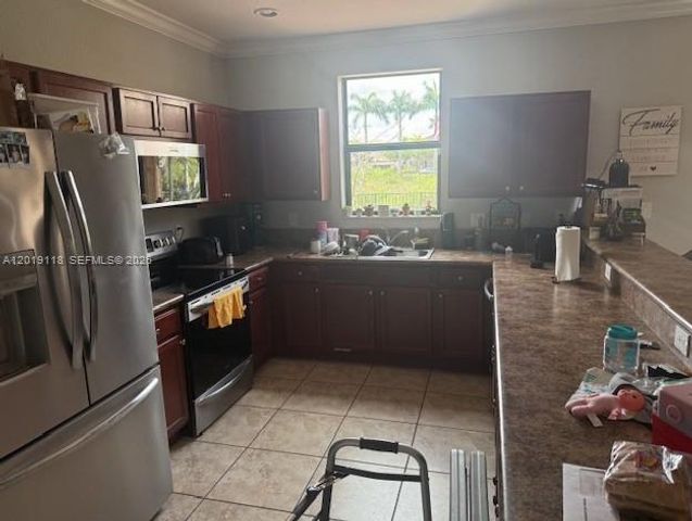 16564 SW 43rd St, Unincorporated Dade County, FL 33185