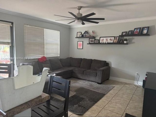 16564 SW 43rd St, Unincorporated Dade County, FL 33185