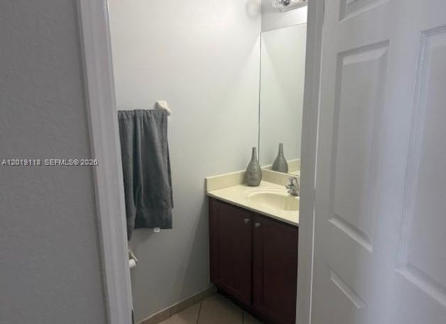 16564 SW 43rd St, Unincorporated Dade County, FL 33185