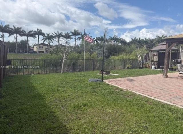 16564 SW 43rd St, Unincorporated Dade County, FL 33185