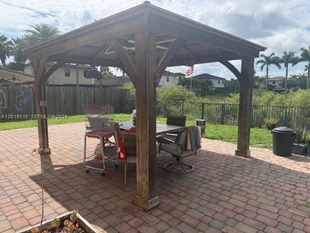 16564 SW 43rd St, Unincorporated Dade County, FL 33185