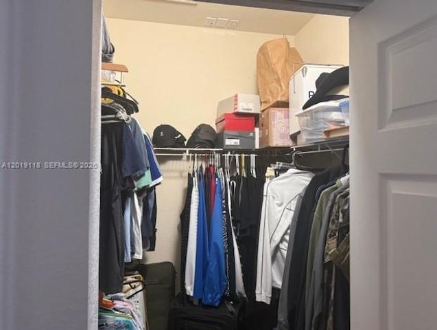 16564 SW 43rd St, Unincorporated Dade County, FL 33185