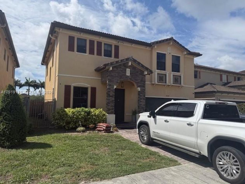 16564 SW 43rd St, Unincorporated Dade County, FL 33185
