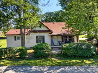 110 E Price Street, Hendersonville, NC 28739