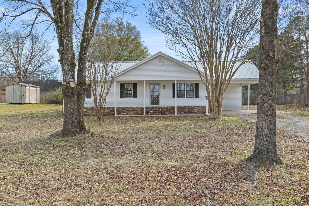 6 COUNTY ROAD 236 RD, Corinth, MS 38834