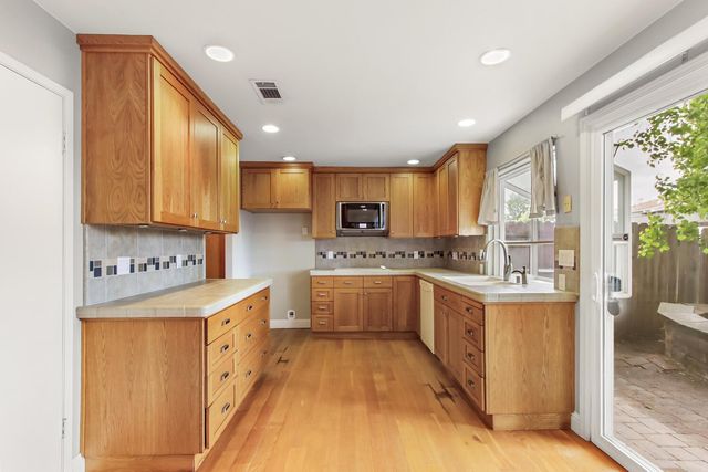 7738 La Mancha Way, Sacramento, CA 95823