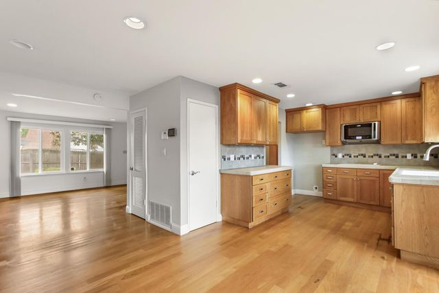 7738 La Mancha Way, Sacramento, CA 95823