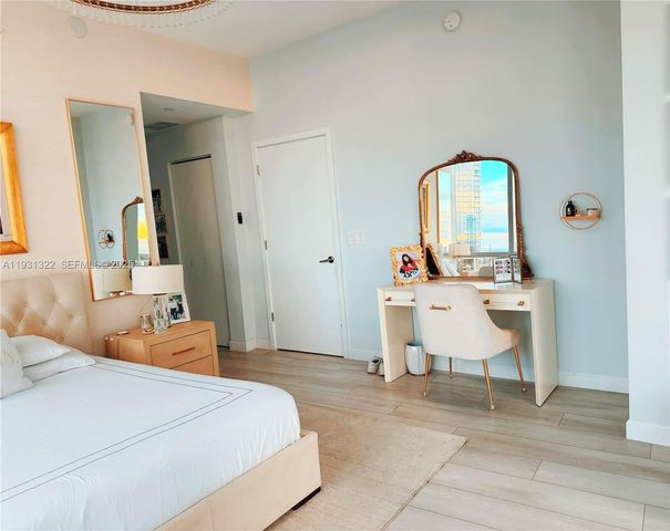 851 NE 1st Ave 2212, Miami, FL 33132