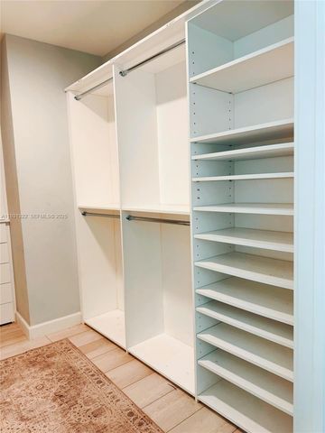 851 NE 1st Ave 2212, Miami, FL 33132