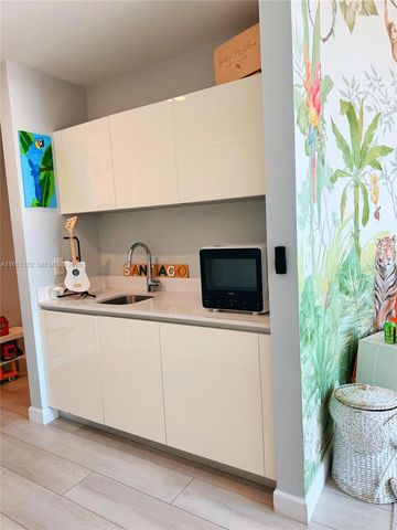 851 NE 1st Ave 2212, Miami, FL 33132