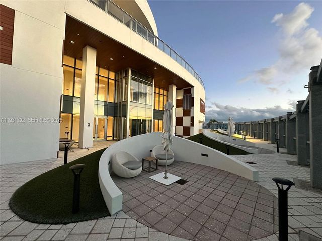 851 NE 1st Ave 2212, Miami, FL 33132