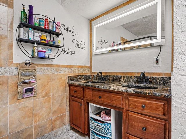 1162 CORETTA WAY, Orlando, FL 32805