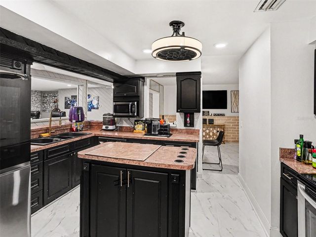 1162 CORETTA WAY, Orlando, FL 32805