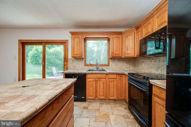 669 SUMMER MOUNTAIN RD, Bernville, PA 19506