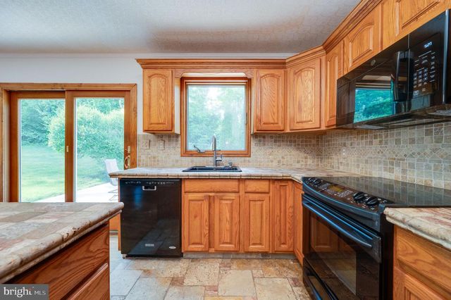669 SUMMER MOUNTAIN RD, Bernville, PA 19506