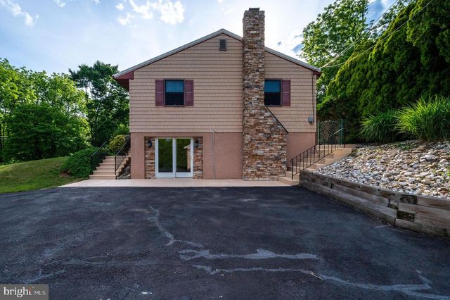 669 SUMMER MOUNTAIN RD, Bernville, PA 19506