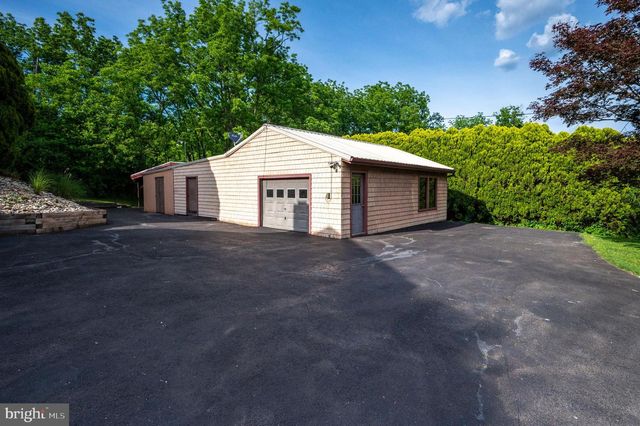 669 SUMMER MOUNTAIN RD, Bernville, PA 19506