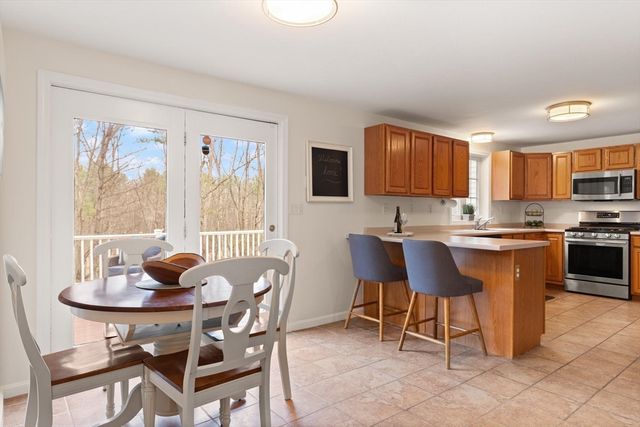 41 Chestnut Rd, Tyngsborough, MA 01879