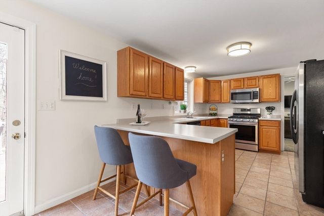 41 Chestnut Rd, Tyngsborough, MA 01879