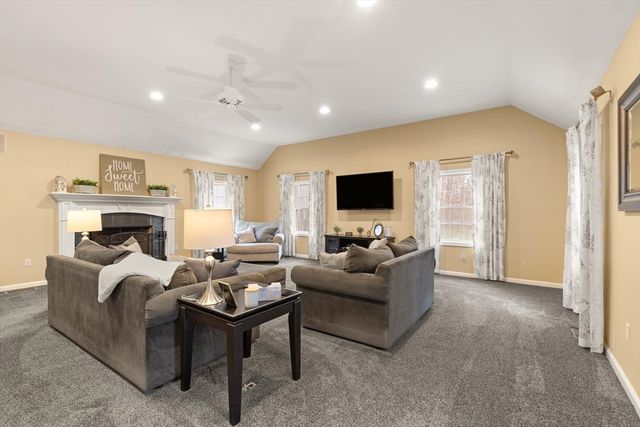 41 Chestnut Rd, Tyngsborough, MA 01879