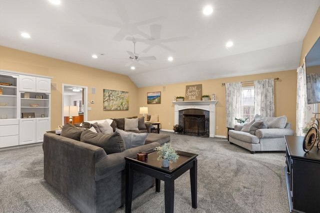 41 Chestnut Rd, Tyngsborough, MA 01879