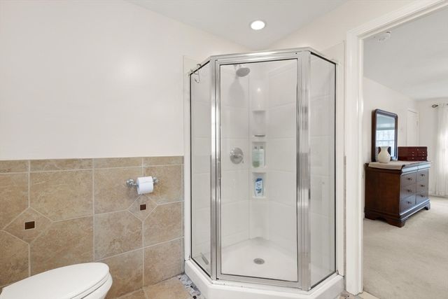 41 Chestnut Rd, Tyngsborough, MA 01879