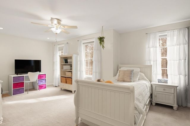 41 Chestnut Rd, Tyngsborough, MA 01879