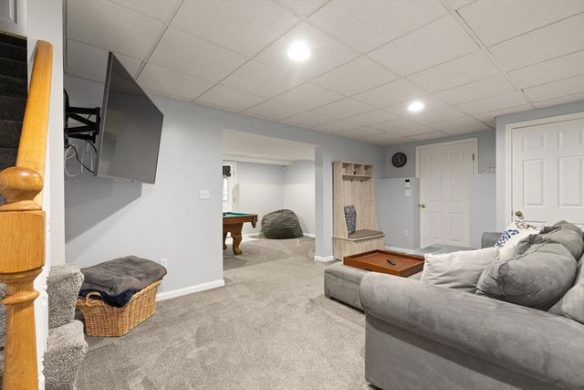 41 Chestnut Rd, Tyngsborough, MA 01879