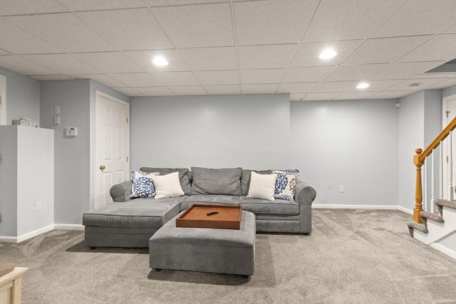 41 Chestnut Rd, Tyngsborough, MA 01879