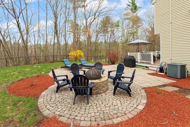 41 Chestnut Rd, Tyngsborough, MA 01879