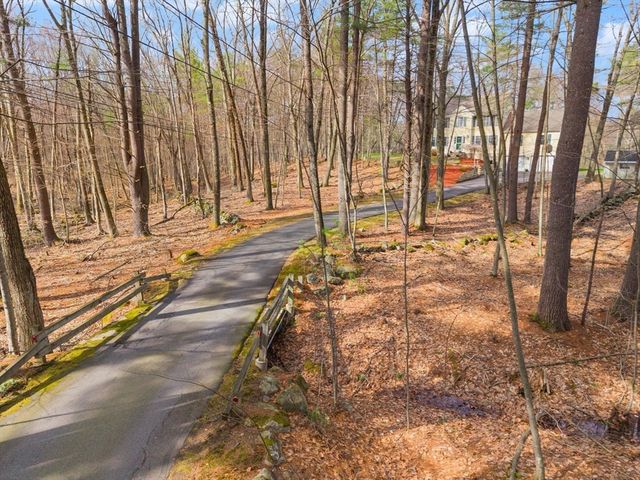 41 Chestnut Rd, Tyngsborough, MA 01879