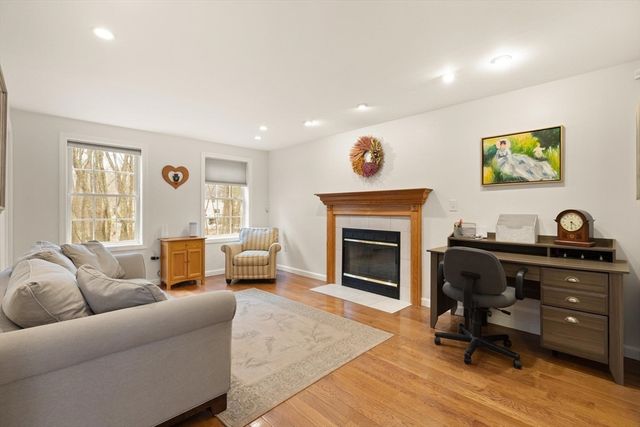 41 Chestnut Rd, Tyngsborough, MA 01879